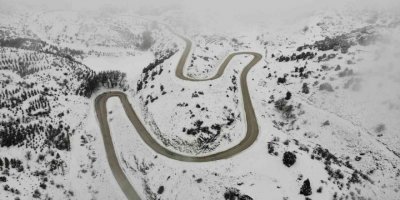Yerde Kar, Havada Sis Keskin Virajlı Yolda Zor Anlar Yaşattı
