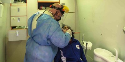 Kır Çiçekleri’nin kız çocukları diş kontrolünden geçti