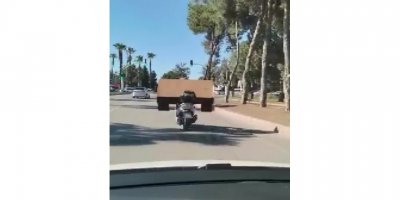 Motosiklet İle Masa Taşıdı