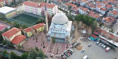 Isparta Gülistan Camii avlusu 3 boyutlu taşlarla rengarenk görünüme kavuştu