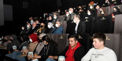 Vali Su, ‘Kesişme, İyi ki Varsın Eren’ filmini İzledi