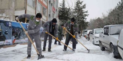 Isparta’da karla mücadelede 70 iş makinesi ve 260 personel görev aldı