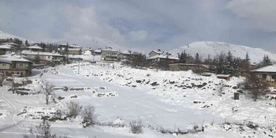 Tufanbeyli’de kar hayatı felç etti