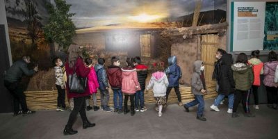 Büyükşehir Belediyesinden öğrencilere kent turu