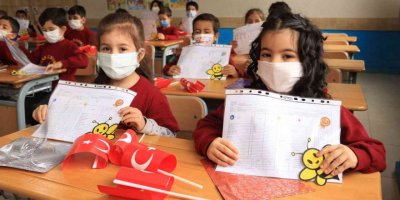 Adana’da 460 bin 71 öğrenci karne heyecanı yaşadı