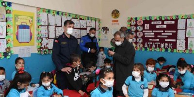 Başkan Bozdoğan, öğrencilerin karne heyecanına ortak oldu