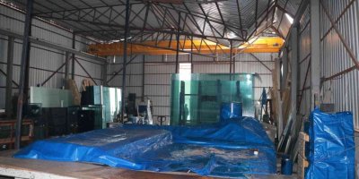 Karın ağırlığına dayanamayan iş yerinin çatısı çöktü