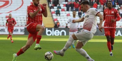 Spor Toto Süper Lig: Antalyaspor: 0 - Gaziantep FK: 0 (İlk yarı)