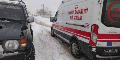 Kara saplanan ambulansı Off-Rod ekipleri kurtardı