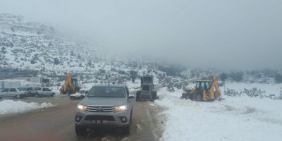 Yazın alevlerle kışın karla mücadele ediyorlar