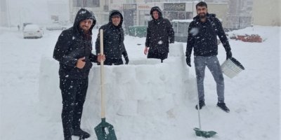 Eskimo evi yaptılar