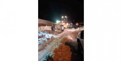 Acil hastalar iş makinalarıyla ambulansa ulaştırıldı