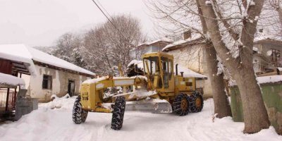 Büyükşehir ekiplerinin karla mücadelesi sürüyor
