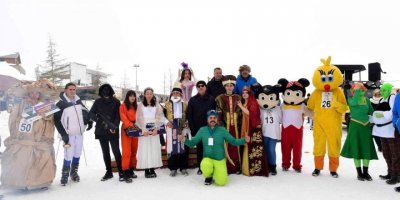 Kahramanmaraş’ta kostümlü kayak yarışması