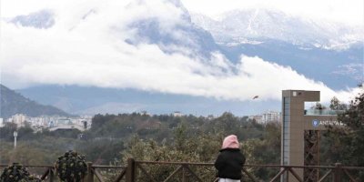 Antalya’da bulutlar Toroslar’ın eteğine kadar indi, kartpostallık görüntüler oluştu