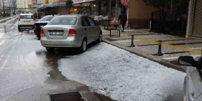 Manavgat’a yağan dolu ilçeyi beyaza bürüdü