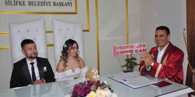 Silifke’de 02.02.2022’de Saat 2’de 22 Çift Nikah Kıydırdı
