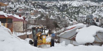 Mersin’de karla mücadele çalışmaları sürüyor
