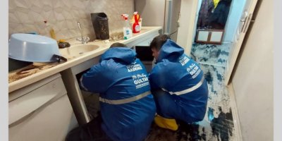 Akdeniz Belediyesi, yağmurdan etkilenen ailelerin yardımına koştu