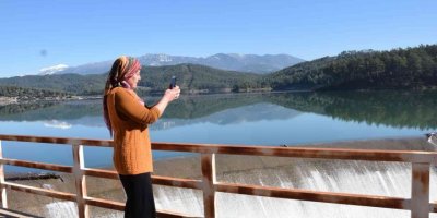 Antalya’da Kumluca Barajı taştı, yapay şelale oluştu