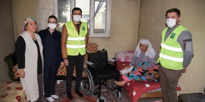 Engelli Vatandaşlara Tekerlekli Sandalyeleri Teslim Ediliyor