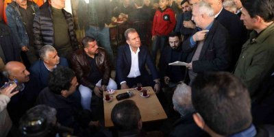 Seçer, Pazar Yerinde Esnafla Buluştu