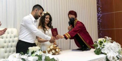 Mersin’de ’sevgililer Günü’nde Nikah Yoğunluğu Yaşandı