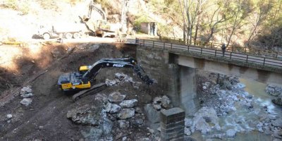 Çamlıyayla’da köprü ayakları güçlendiriliyor