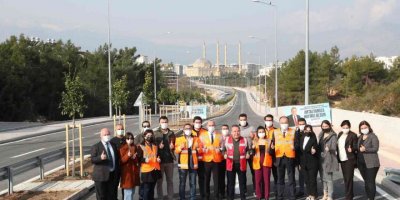 Üniversite Caddesi’ndeki yeni yol trafiğe açıldı