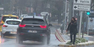 Antalya’da sağanak yağış