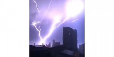 Antalya semalarındaki şimşek görüntüsü izleyenlere görsel şölen sundu