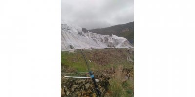 Şiddetli rüzgar seralara zarar verdi