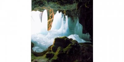 Mağarada buz dikitler hayran bıraktı