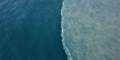 Mersin’de dere suyu, denizin rengini kahverengiye dönüştürdü