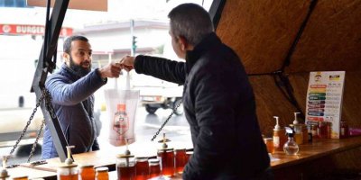 Bal evinde ayda 1 ton bal satılıyor