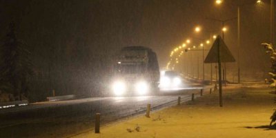 Burdur’da kar yağışı ulaşımda aksamalara neden oldu