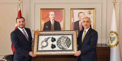 Bakan Kirişci: “7 gün 24 saat biz de Yüreğir’imizin hizmetindeyiz”