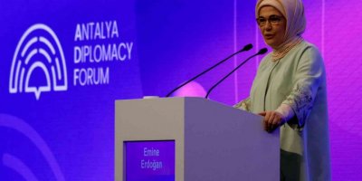 Emine Erdoğan:" Savaşın karanlık yüzü, insanlığın üzerine bir kez daha çöktü"