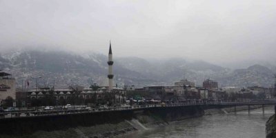 Hatay’da sabah saatlerinden itibaren kar yağışı etkili oldu