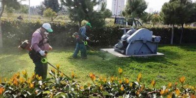 Toroslar’da park ve yeşil alanlar bakımdan geçiriliyor