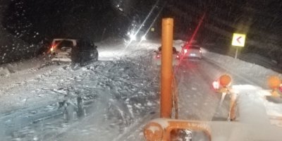 Antalya-Konya karayolu yoğun kar, tipi ve buzlanma nedeniyle tırların geçişine kapatıldı