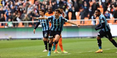 Spor Toto Süper Lig: Adana Demirspor: 1 - Başakşehir: 0 (İlk yarı)