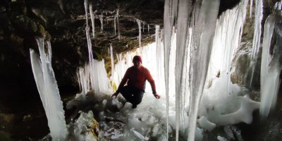 Mağaralarda dev buz sarkıtları oluştu