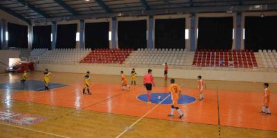 Korkuteli’nde okullar arası futsal turnuvası başladı