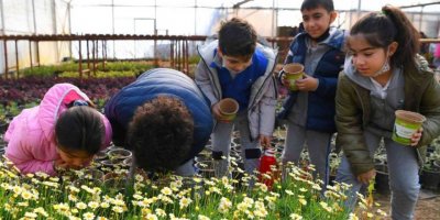 Minikler fidan dikimini öğrendi