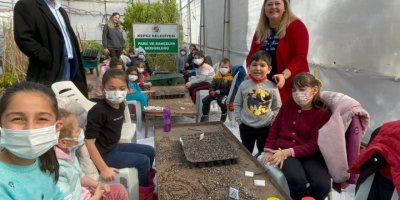 Minik öğrenciler ata tohumlarını toprakla buluşturdu