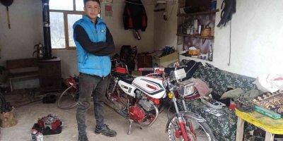 Liseli genç, hurda malzemelerden motosiklet yaptı