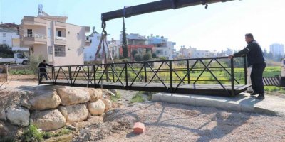Toroslar Belediyesinden Çukurova Mahallesine yaya köprüsü