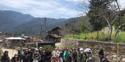 Büyükşehir Akseki’de defne fidanı dağıtıp defne sabunu yapımını anlattı