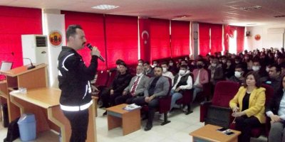 Üniversiteli Öğrenciler Uyuşturucuya Karşı Bilgilendirildi